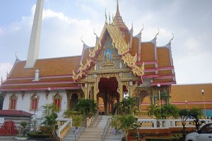 Mae Nak Phra Khanong Shrine